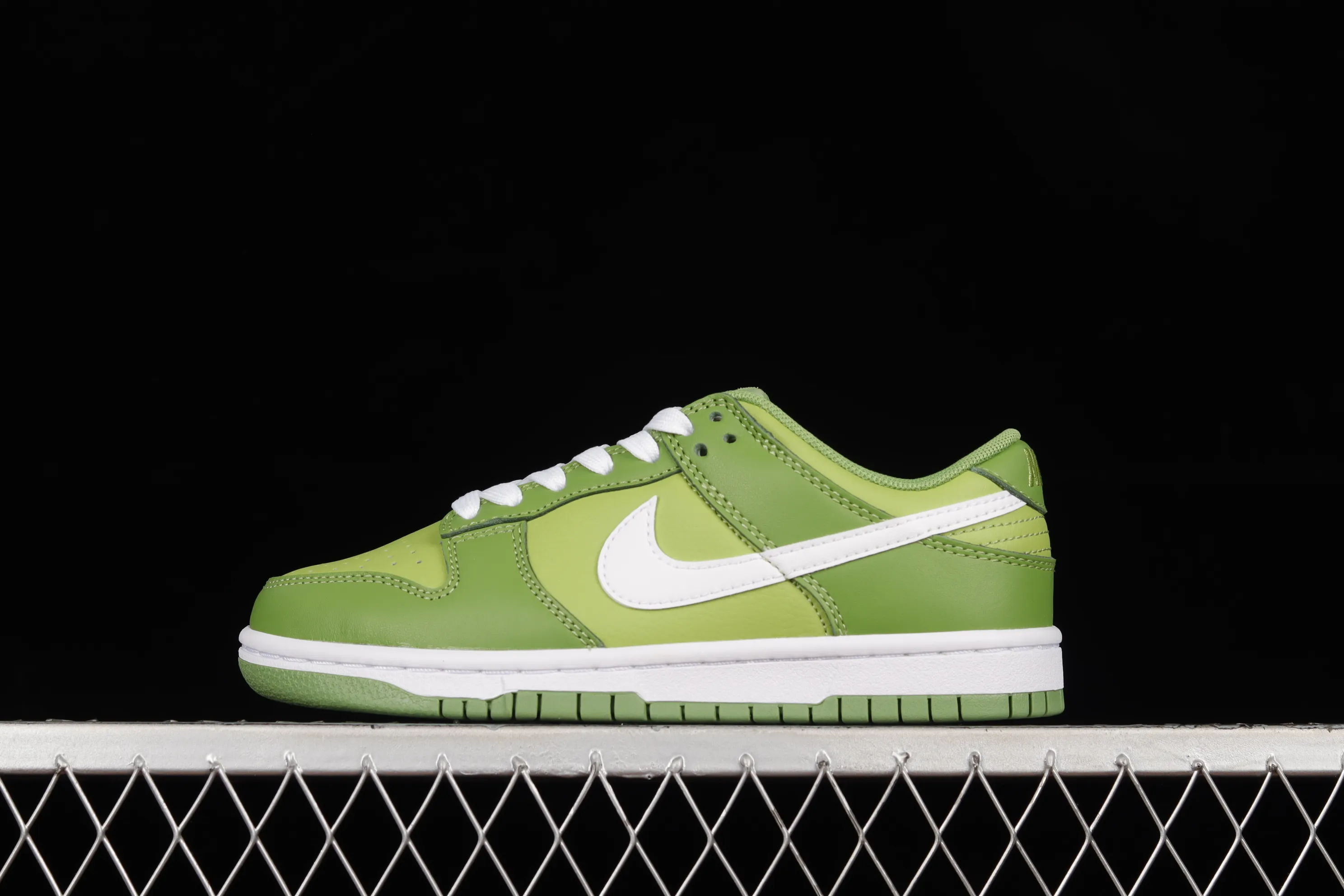 All categories Nk SB Dunk Series Nk SB Dunk Low low-top sneakers Nk SB Dunk Low "Green White" SB Dunk Series low-top casual sports skateboard shoes DJ6188-300